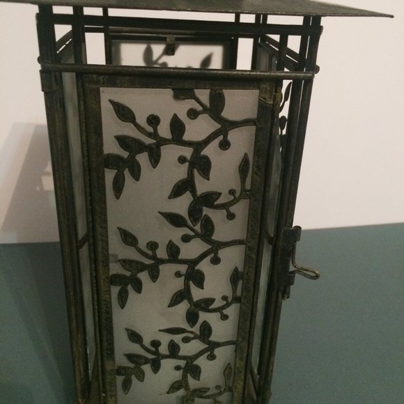 Lovely Metal and Glass large Candle Holder with door and hanger - Picture 7 of 10